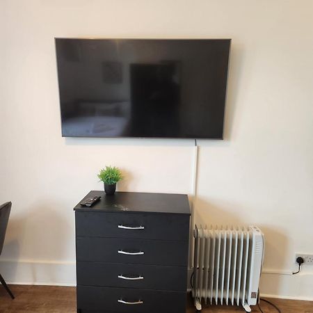 Immaculate 1-Bedroom In Greenhithe Extérieur photo