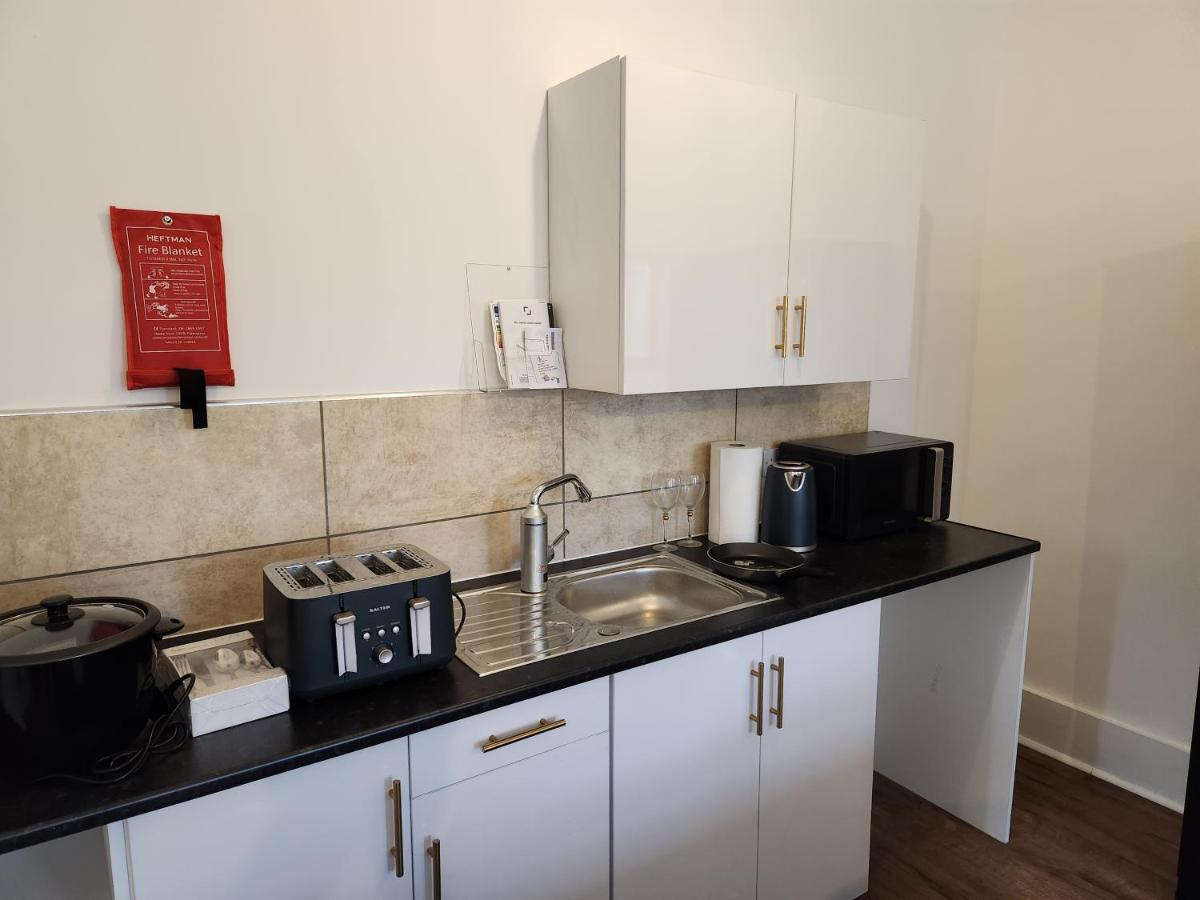 Immaculate 1-Bedroom In Greenhithe Extérieur photo