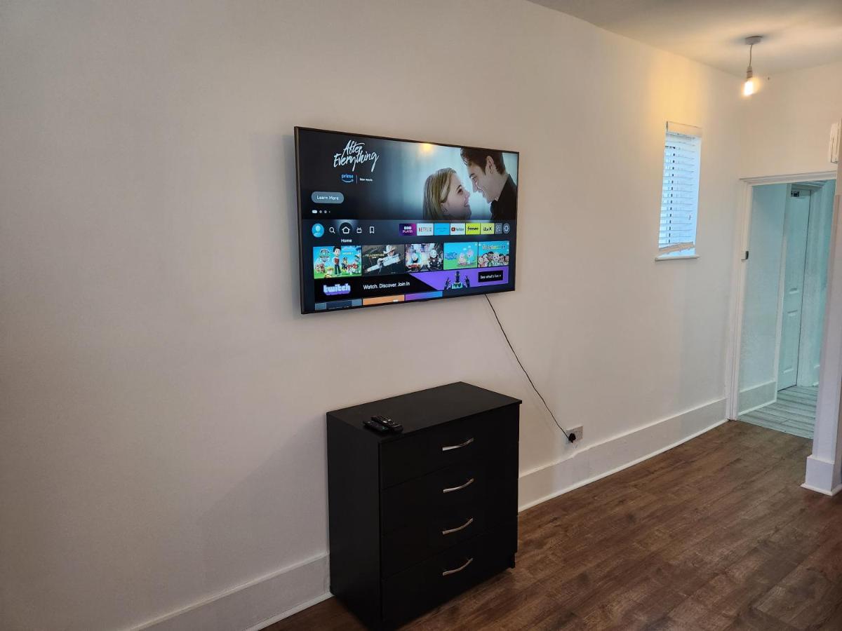 Immaculate 1-Bedroom In Greenhithe Extérieur photo