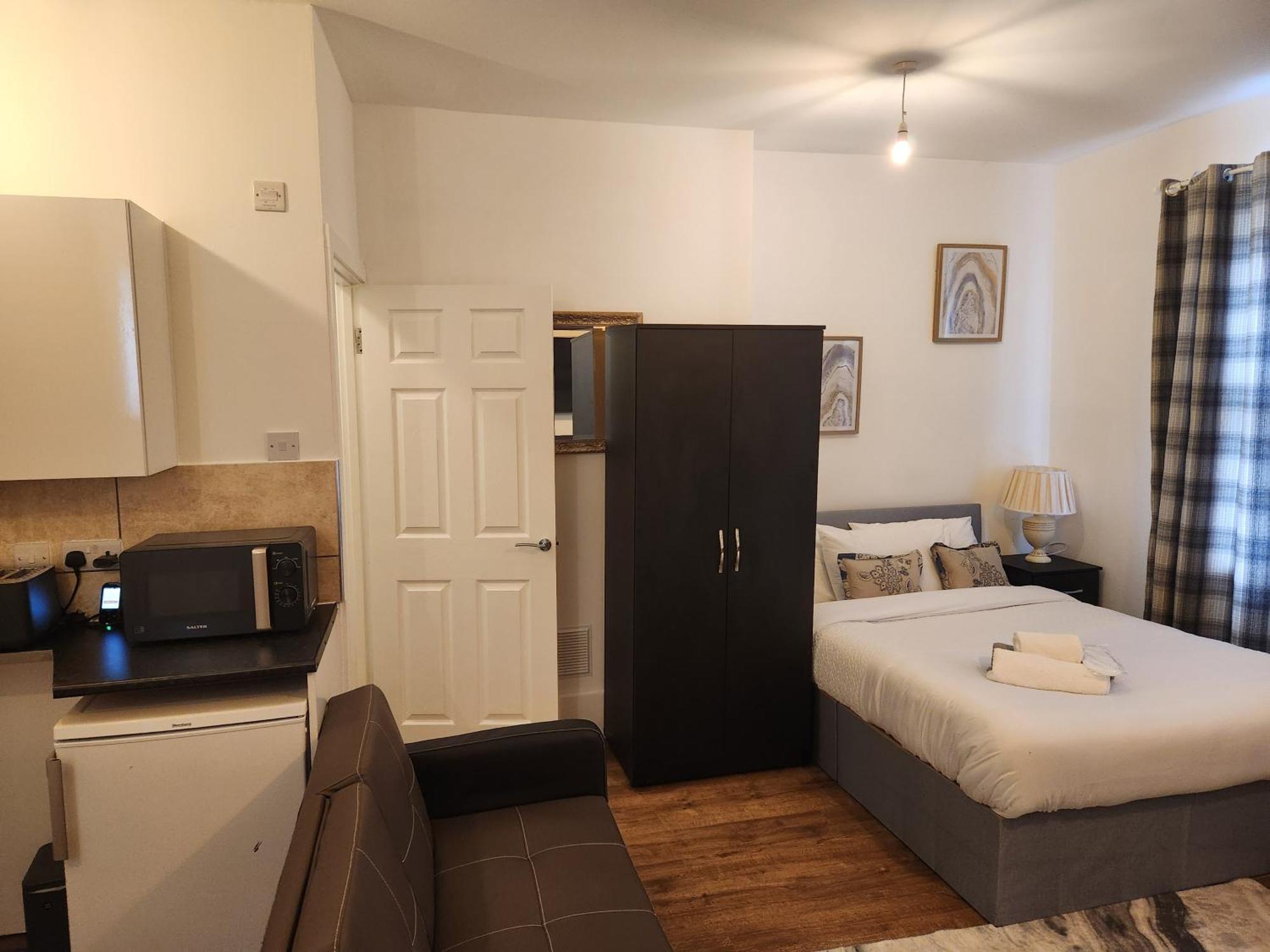 Immaculate 1-Bedroom In Greenhithe Extérieur photo
