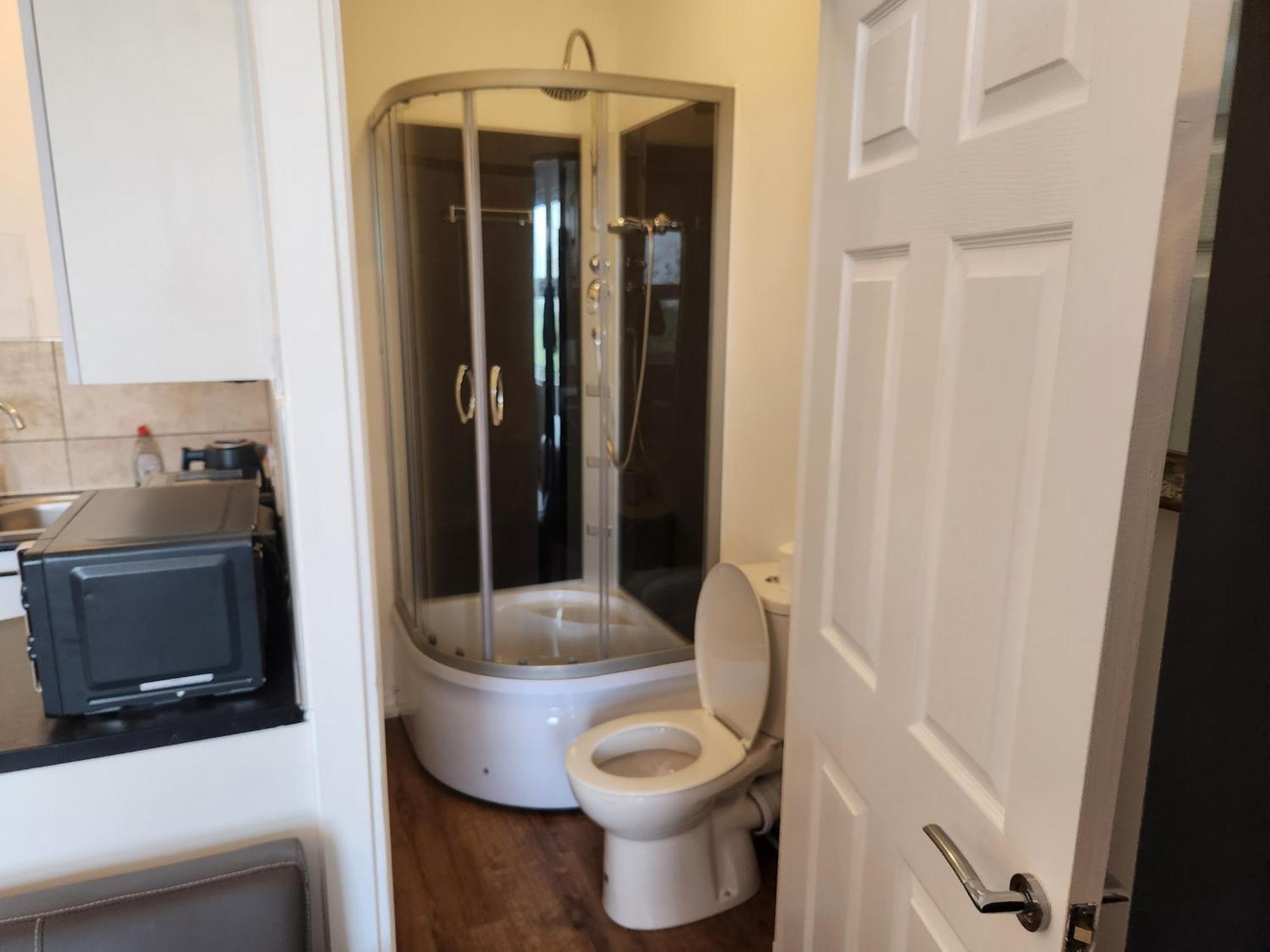 Immaculate 1-Bedroom In Greenhithe Extérieur photo