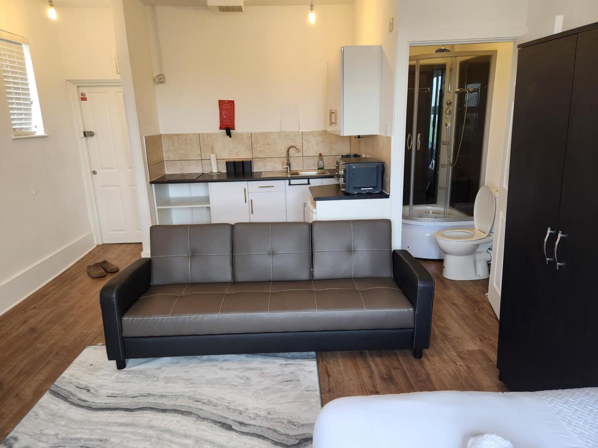 Immaculate 1-Bedroom In Greenhithe Extérieur photo